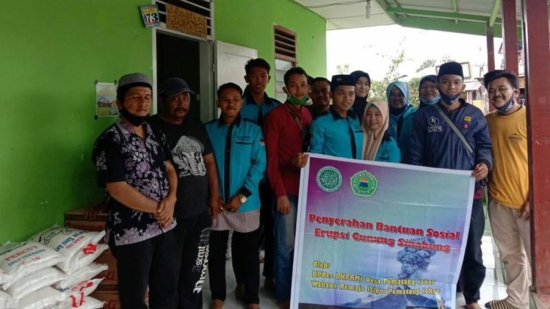 BKPRMI Tanjung Rejo dan Pematang Johar Salurkan Bantuan Erupsi Sinabung 2
