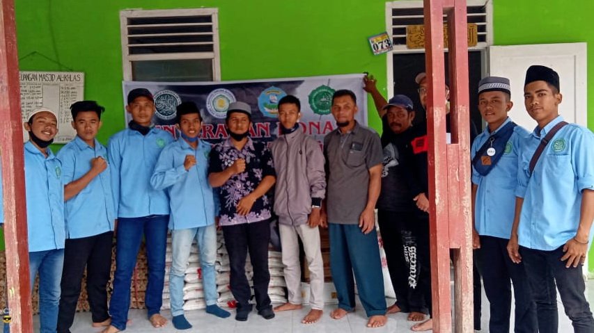 BKPRMI Tanjung Rejo dan Pematang Johar Salurkan Bantuan Erupsi Sinabung