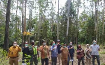 Aksi penanaman pohon dan biopori di Ultah Tahura Bukit Barisan ke 32.(ist).