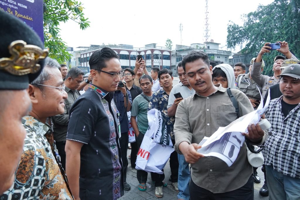 Temui Aksi Mahasiswa, Rico Waas Saya Rindu Kritik Adik Mahasiswa