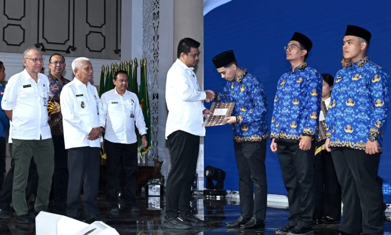 Serahkan 692 SK CPNS Pemprov Sumut, Gubernur Bobby Nasution Ingatkan Tugas Sebagai Pelayan Masyarakat