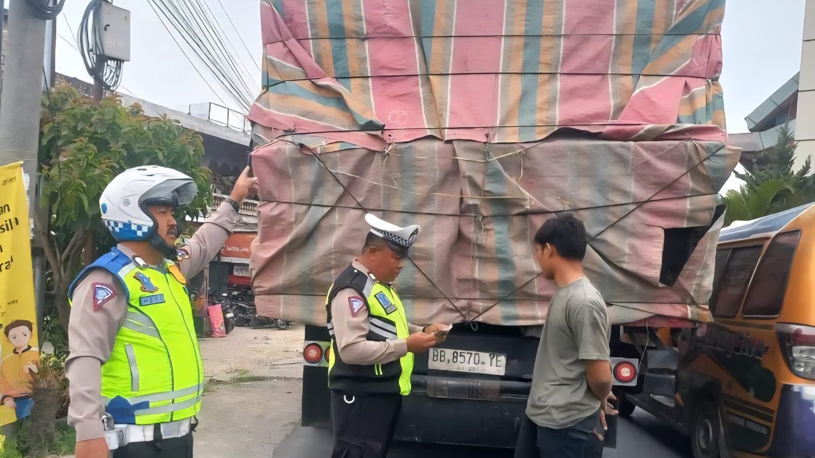 Satlantas Polres Tanah Karo Gelar Sosialisasi Bahaya Kendaraan ODOL di Kabanjahe