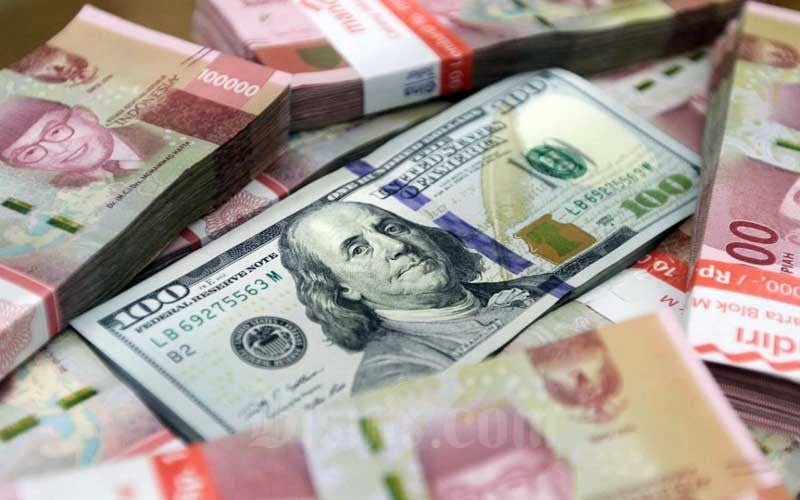 Nilai Tukar Rupiah Masih Melemah di Tengah Hari Ini