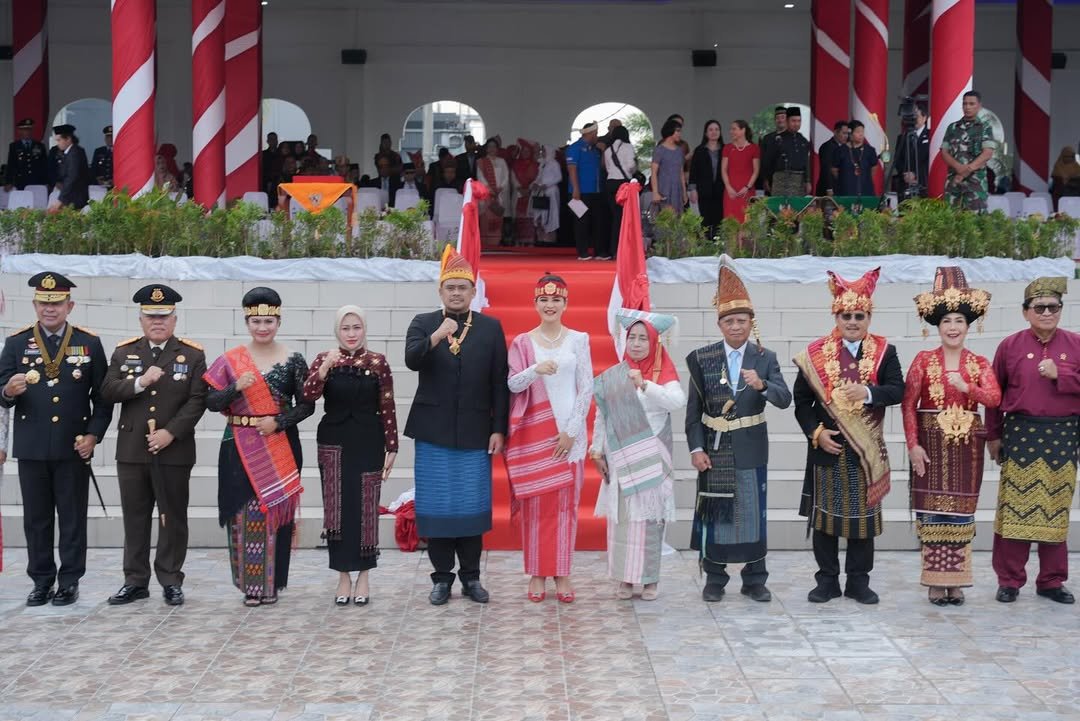 Upacara HUT RI, Gubsu Pakai Baju Adat Pakpak, Wagubsu Adat Toba, Sekdaprov Adat Karo