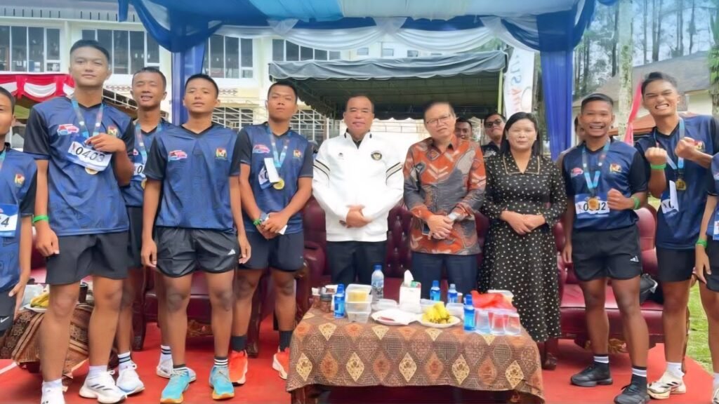 Bupati Karo Melepas Para Pelari Karo Tourism Fun Run 2025