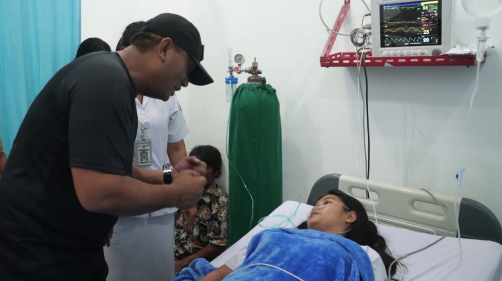 Wakil Bupati Dairi Kunjungi Siswa Yang Alami Gangguan Pencernaan Akibat MBG
