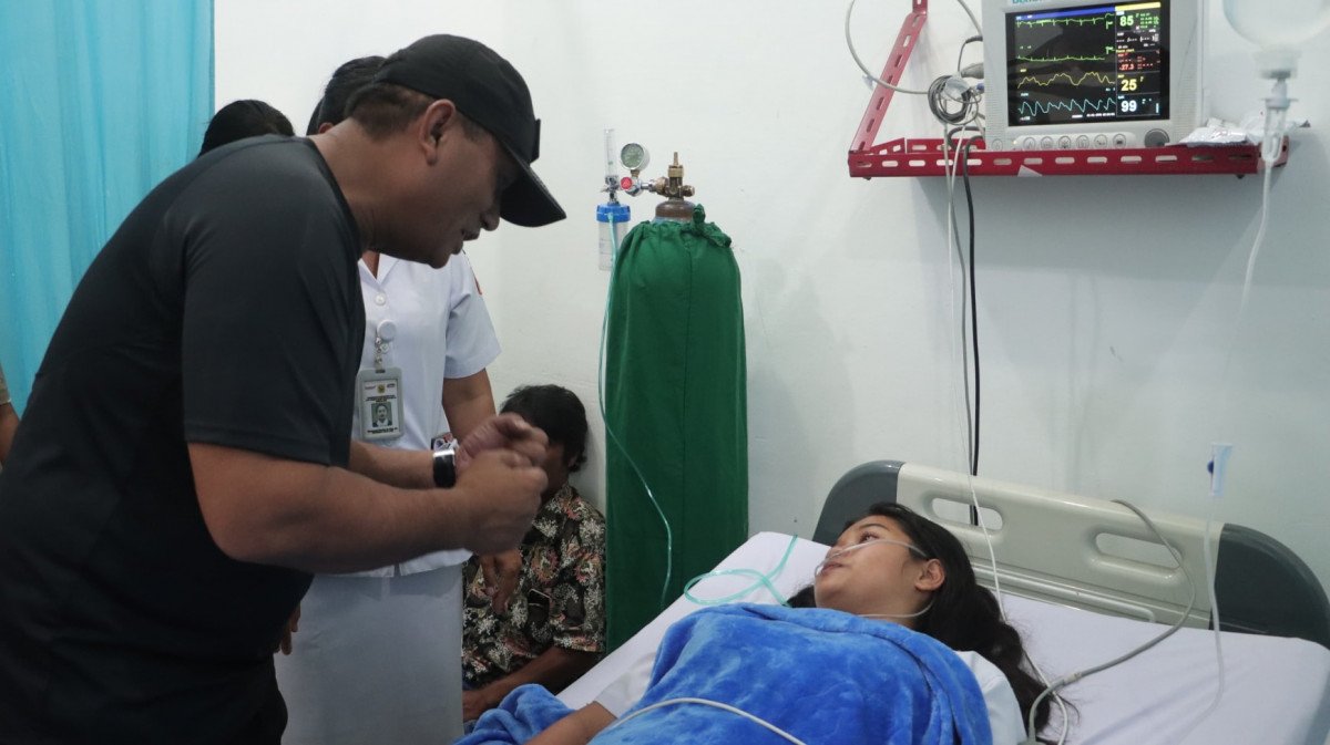 Wakil Bupati Dairi Kunjungi Siswa Yang Alami Gangguan Pencernaan Akibat MBG